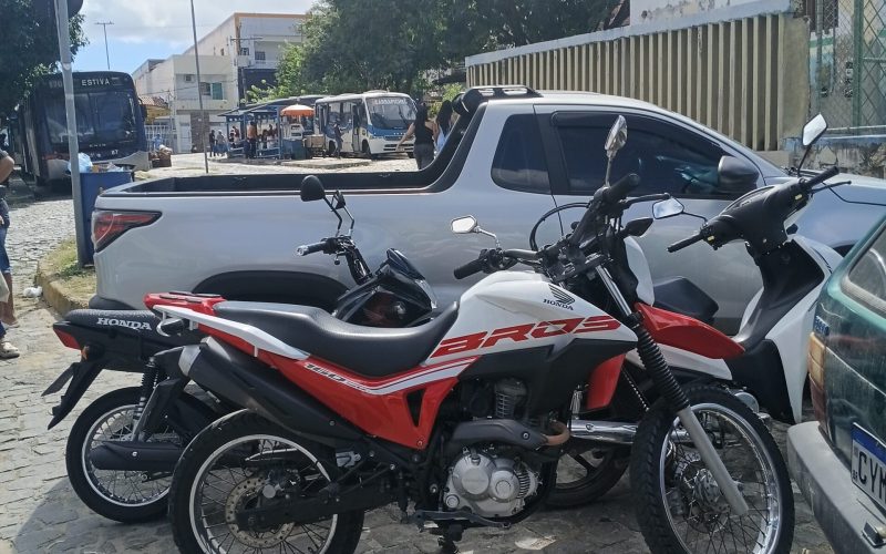 Desorganização no estacionamento da Praça Doutor Luiz Viana preocupa motoristas em Senhor do Bonfim