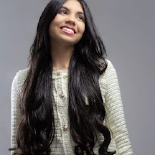 Cantora bonfinense Lorrany assina contrato com Produtora de Salvador e vai gravar primeiro projeto