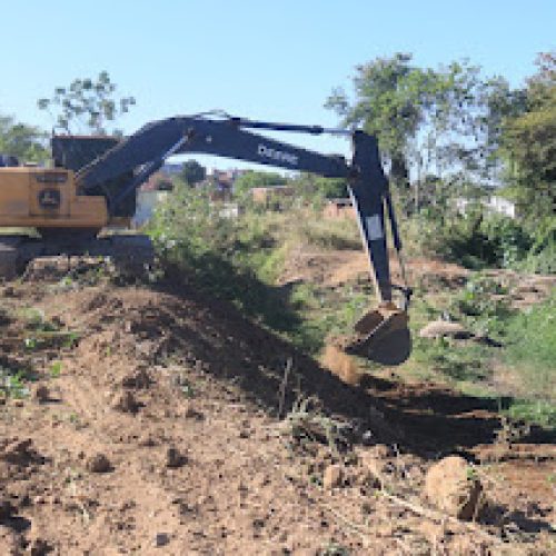 Prefeitura realiza limpeza do Canal da Malária em Senhor do Bonfim